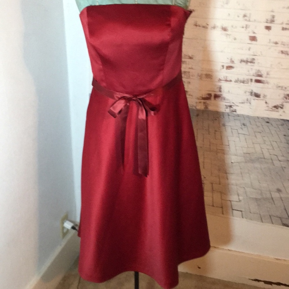 Ann Taylor 4p Strapless Maroon above knee dress cocktail